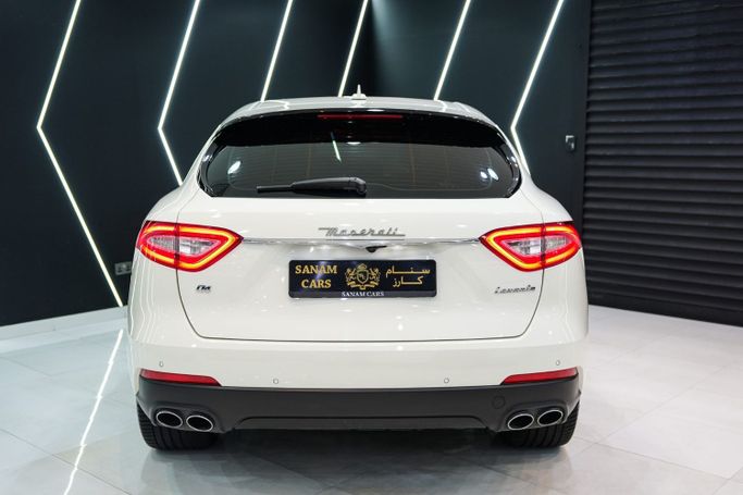 Подержанный Maserati Levante I, 3.0 л, 2019 в Дубае от Sanam Cars Белый цвет. GCC | AUTO.AE