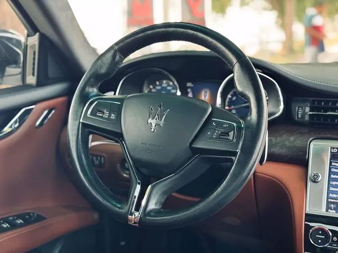 Подержанный Maserati Quattroporte S Q4 VI, 3.0 л, 2013 в Дубае от Mirza Automobile FZE Черный цвет. Японская | AUTO.AE