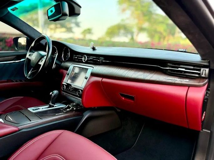 Подержанный Maserati Quattroporte S Q4 VI Рестайлинг, 3.0 л, 2016 в Дубае от Empire Motors Серый цвет. GCC | AUTO.AE