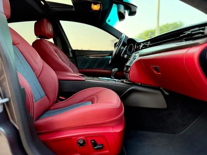 Подержанный Maserati Quattroporte S Q4 VI Рестайлинг, 3.0 л, 2016 в Дубае от Empire Motors Серый цвет. GCC | AUTO.AE