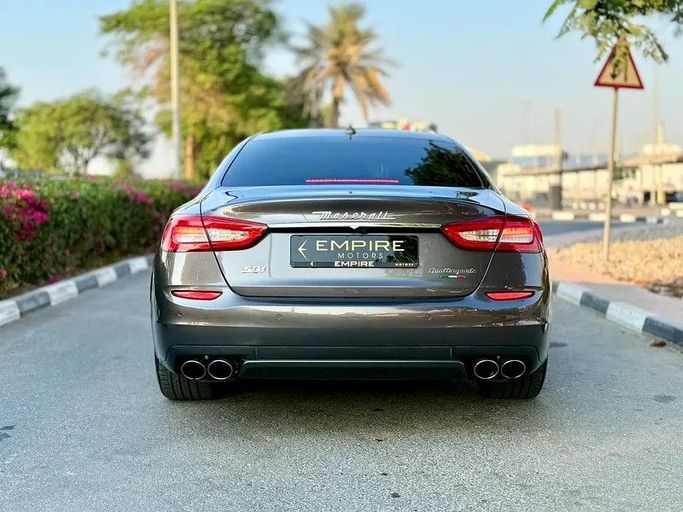 Подержанный Maserati Quattroporte S Q4 VI Рестайлинг, 3.0 л, 2016 в Дубае от Empire Motors Серый цвет. GCC | AUTO.AE