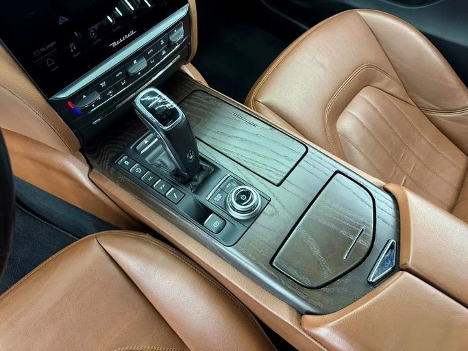 Used Maserati Quattroporte S VI Facelift 2, 3.0 l, 2021 in Dubai by Zeus Motors, Black color. GCC Specs | AUTO.AE