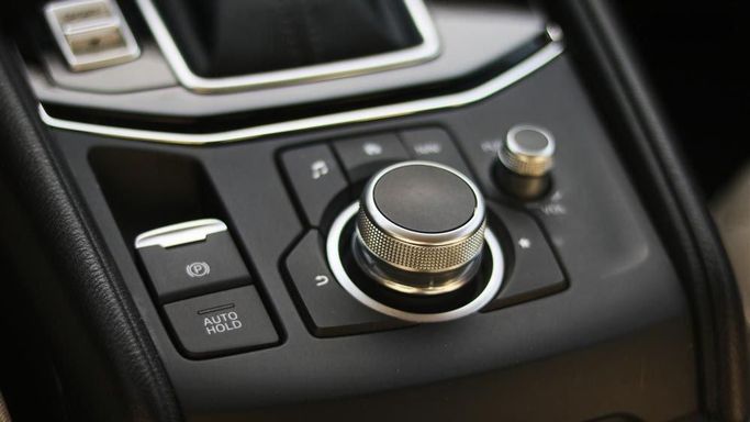 Used Mazda CX-5 II Facelift, 2.5 l, 2023 in Dubai by Cariva Used Cars , Silver color. GCC Specs | AUTO.AE