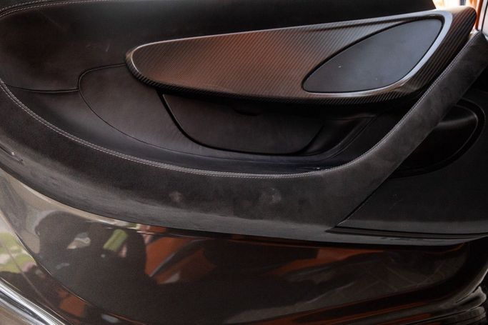 Подержанный McLaren 570S, 3.8 л, 2016 в Дубае от Linda Cars Оранжевый цвет. GCC | AUTO.AE