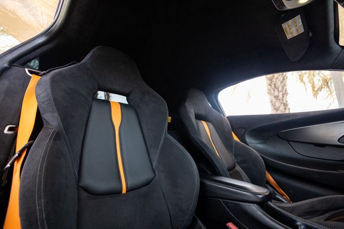 Подержанный McLaren 570S, 3.8 л, 2016 в Дубае от Linda Cars Оранжевый цвет. GCC | AUTO.AE