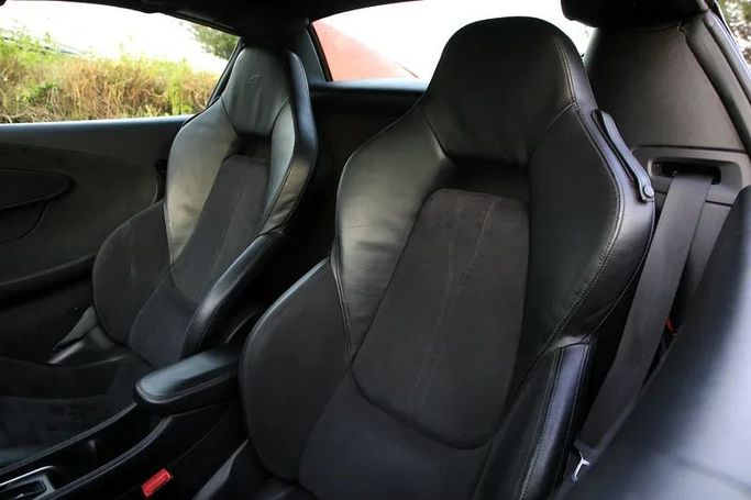 Подержанный McLaren 570S, 3.8 л, 2018 в Дубае от Mohammad Alkarak Motors Красный цвет. GCC | AUTO.AE
