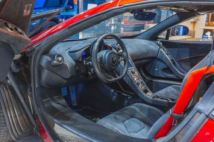 Used McLaren 650S, 3.8 l, 2016 in Dubai by Albakheet Motors, Red color. Other | AUTO.AE