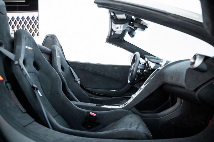 مستعملة McLaren 650S, 3.8 l, 2015 في في دبي من Exotic Cars، اللون أبيض. مواصفات الخليج | AUTO.AE