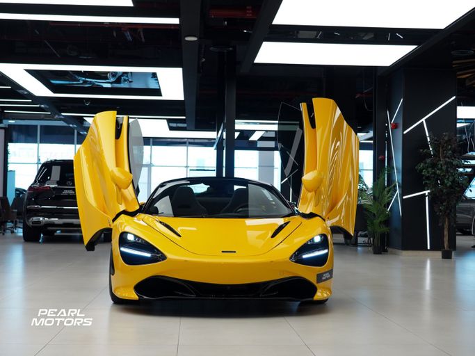 Подержанный McLaren 720S, 4.0 л, 2021 в Дубае от Pearl Motors Желтый цвет. Европейская | AUTO.AE