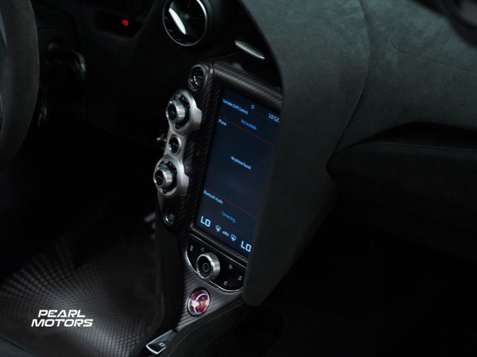 Подержанный McLaren 720S, 4.0 л, 2021 в Дубае от Pearl Motors Желтый цвет. Европейская | AUTO.AE