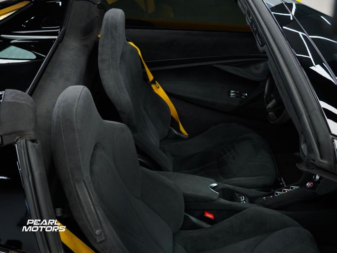 Подержанный McLaren 720S, 4.0 л, 2021 в Дубае от Pearl Motors Желтый цвет. Европейская | AUTO.AE