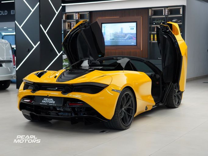 Подержанный McLaren 720S, 4.0 л, 2021 в Дубае от Pearl Motors Желтый цвет. Европейская | AUTO.AE