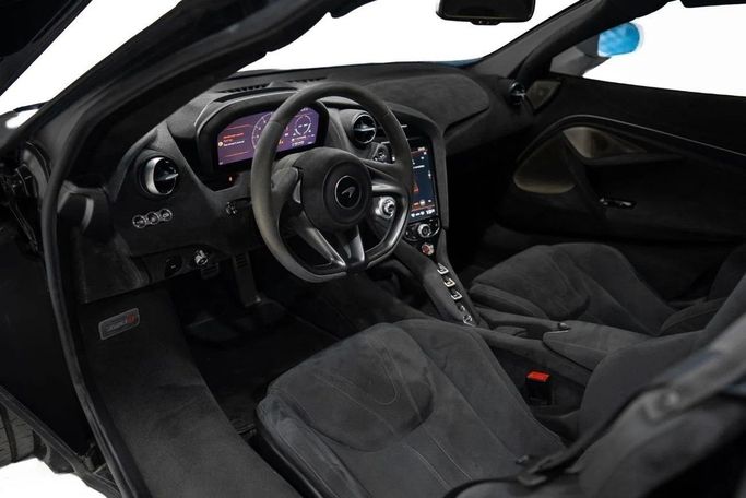 Used McLaren 720S, 4.0 l, 2019 in Dubai by LMG Motors, Grey color. European Specs | AUTO.AE