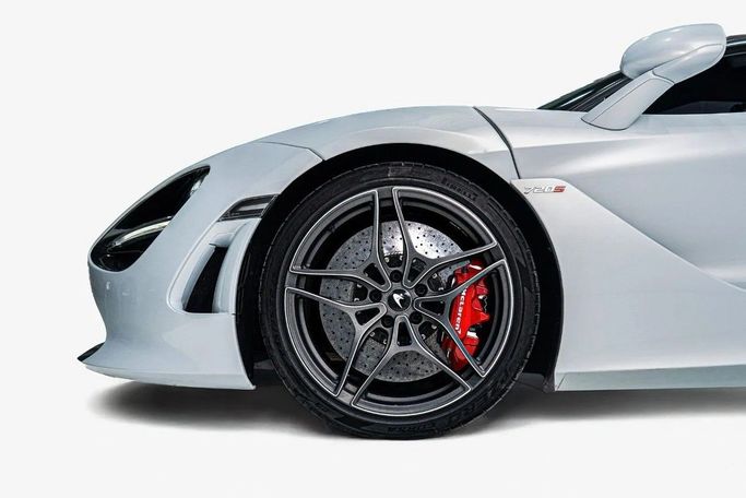 Used McLaren 720S, 4.0 l, 2019 in Dubai by LMG Motors, Grey color. European Specs | AUTO.AE