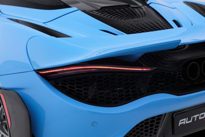 Подержанный McLaren 720S Spider, 4.0 л, 2019 в Дубае от AUTO DEALS Голубой цвет. GCC | AUTO.AE