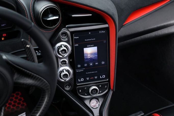 Подержанный McLaren 720S Spider, 4.0 л, 2019 в Дубае от AUTO DEALS Голубой цвет. GCC | AUTO.AE