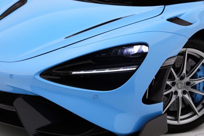 Подержанный McLaren 720S Spider, 4.0 л, 2019 в Дубае от AUTO DEALS Голубой цвет. GCC | AUTO.AE