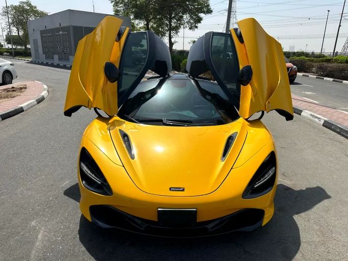 مستعملة McLaren 720S, 4.0 l, 2019 في في دبي من 99 Motors LLC، اللون أصفر. أخرى | AUTO.AE