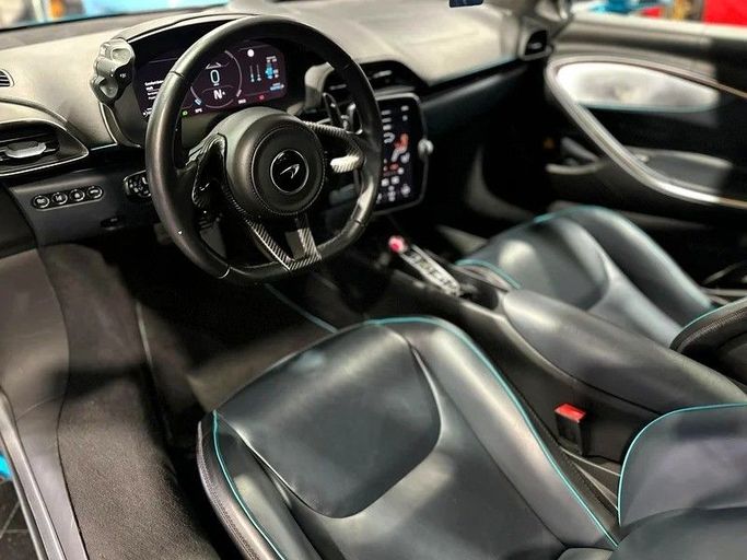 Подержанный McLaren Artura, 3.0 л, 2023 в Дубае от Top Line Motors Голубой цвет. GCC | AUTO.AE