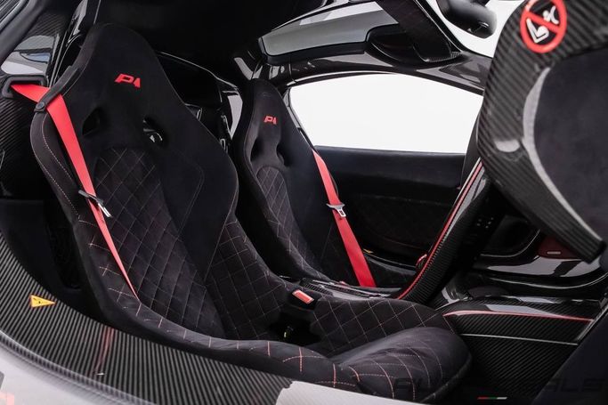 Подержанный McLaren P1 GTR, 3.8 л, 2015 в Дубае от AUTO DEALS Серый цвет. GCC | AUTO.AE