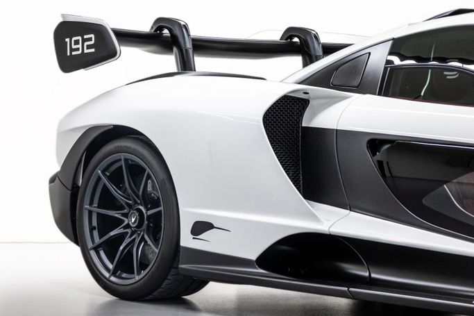 Подержанный McLaren Senna, 4.0 л, 2019 в Дубае от PUPIL OF FATE MOTORS Белый цвет. GCC | AUTO.AE