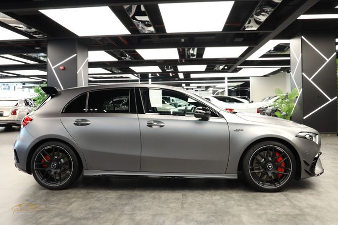 Новый Mercedes-Benz A-Class AMG 45 AMG S II (W177) Рестайлинг, 2.0 л, 2023 в Дубае от Pearl Motors Серый цвет. Европейская | AUTO.AE
