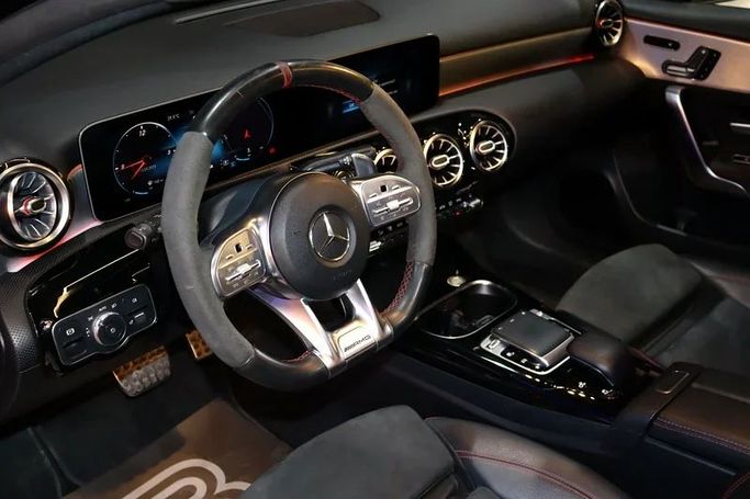 Подержанный Mercedes-Benz A-Class AMG 35 AMG II (W177), 2.0 л, 2020 в Дубае от Billionaire Motors Черный цвет. GCC | AUTO.AE