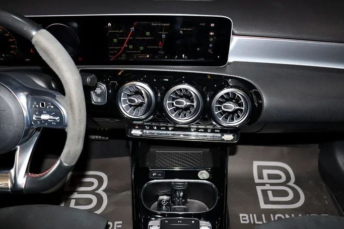 Подержанный Mercedes-Benz A-Class AMG 35 AMG II (W177), 2.0 л, 2020 в Дубае от Billionaire Motors Черный цвет. GCC | AUTO.AE