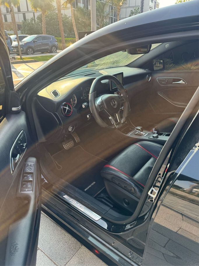 مستعملة Mercedes-Benz A-Class AMG 45 AMG I (W176) شد الوجه, 2.0 l, 2015 في في دبي، اللون أسود. مواصفات الخليج | AUTO.AE