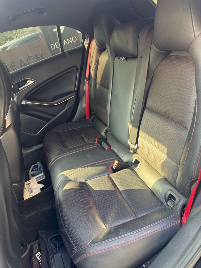 مستعملة Mercedes-Benz A-Class AMG 45 AMG I (W176) شد الوجه, 2.0 l, 2015 في في دبي، اللون أسود. مواصفات الخليج | AUTO.AE