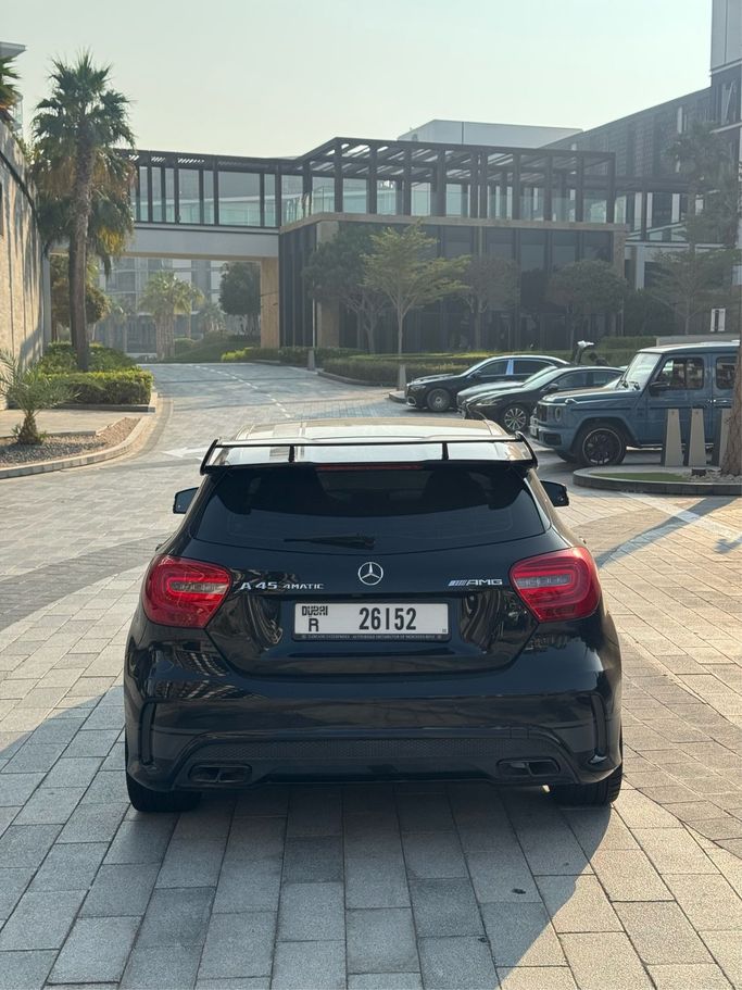 مستعملة Mercedes-Benz A-Class AMG 45 AMG I (W176) شد الوجه, 2.0 l, 2015 في في دبي، اللون أسود. مواصفات الخليج | AUTO.AE