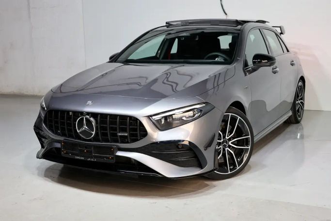 مستعملة Mercedes-Benz A-Class AMG 35 AMG II (W177) فيس ليفت II (W177), 2.0 l, 2025 في في دبي من AL MARWA CARS، اللون فضي. مواصفات الخليج | AUTO.AE | إعلان #267105