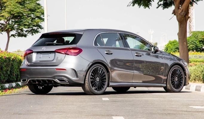 Новый Mercedes-Benz A-Class 200 IV (W177) Рестайлинг, 1.3 л, 2025 в Дубае от Dresden Motors Серый цвет. GCC | AUTO.AE