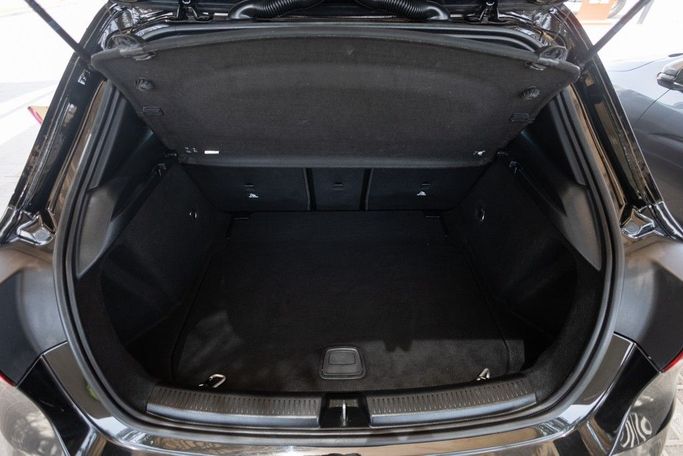 Подержанный Mercedes-Benz A-Class 250 IV (W177), 2.0 л, 2020 в Дубае от Linda Cars Черный цвет. GCC | AUTO.AE