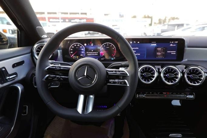 Новый Mercedes-Benz A-Class 200 IV (W177) Рестайлинг, 1.3 л, 2025 в Дубае от F7 Motors Черный цвет. Европейская | AUTO.AE