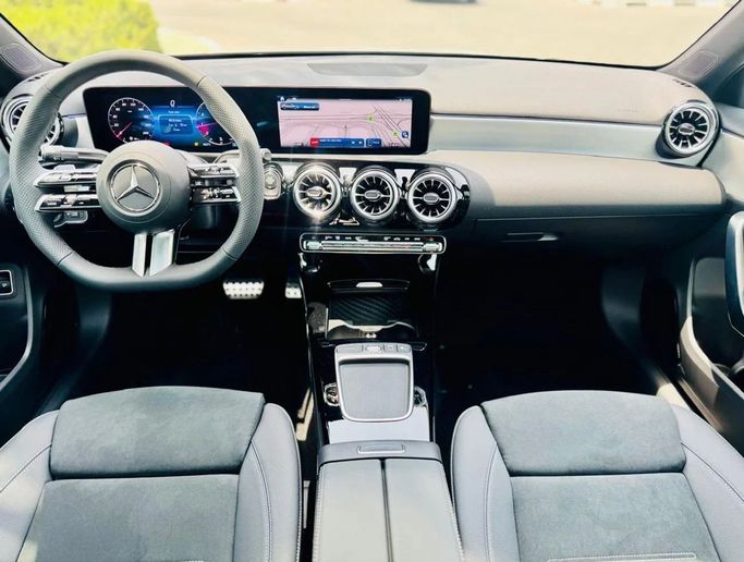 Новый Mercedes-Benz A-Class 200 IV (W177) Рестайлинг, 1.3 л, 2025 в Дубае от Ideal Cars LLC Серый цвет. GCC | AUTO.AE