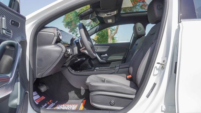 Новый Mercedes-Benz A-Class 200 Long IV (W177) Рестайлинг, 1.3 л, 2025 в Дубае от Najem Motors Белый цвет. Китайская | AUTO.AE