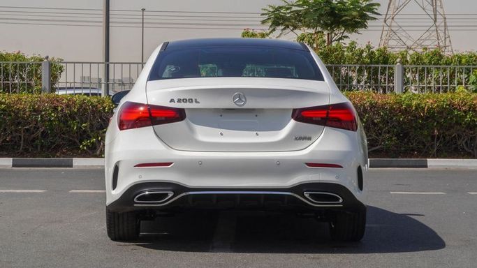 Новый Mercedes-Benz A-Class 200 Long IV (W177) Рестайлинг, 1.3 л, 2025 в Дубае от Najem Motors Белый цвет. Китайская | AUTO.AE