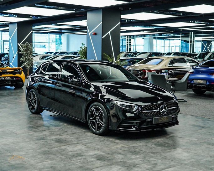Новый Mercedes-Benz A-Class 200 IV (W177) Рестайлинг, 1.3 л, 2023 в Дубае от Pearl Motors Черный цвет. Европейская | AUTO.AE
