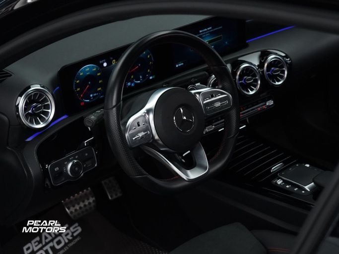 Подержанный Mercedes-Benz A-Class 200 IV (W177) Рестайлинг, 1.3 л, 2022 в Дубае от Pearl Motors Черный цвет. Европейская | AUTO.AE