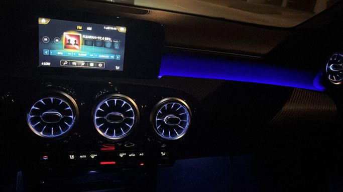 Подержанный Mercedes-Benz A-Class 200 IV (W177), 1.3 л, 2019 в Дубае Серебристый цвет. GCC | AUTO.AE