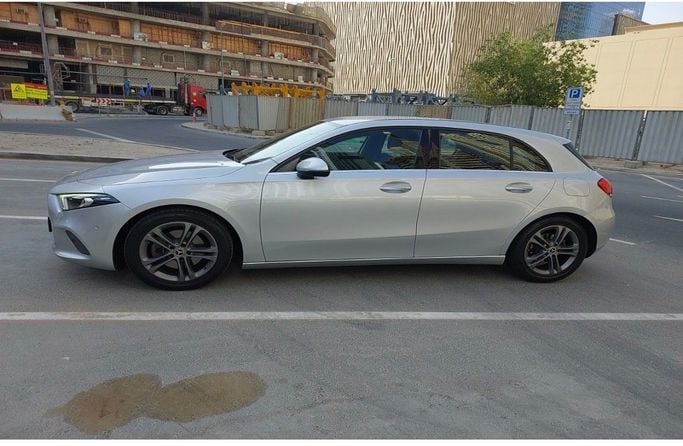 Подержанный Mercedes-Benz A-Class 200 IV (W177), 1.3 л, 2019 в Дубае Серебристый цвет. GCC | AUTO.AE