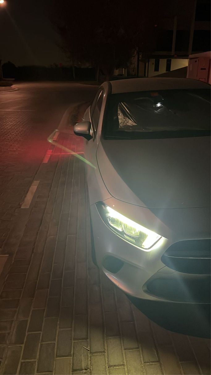 Подержанный Mercedes-Benz A-Class 200 IV (W177), 1.3 л, 2019 в Дубае Серебристый цвет. GCC | AUTO.AE