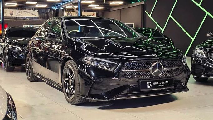 Подержанный Mercedes-Benz A-Class 200 IV (W177) Рестайлинг, 1.3 л, 2023 в Дубае от Billionaire Motors Черный цвет. GCC | AUTO.AE