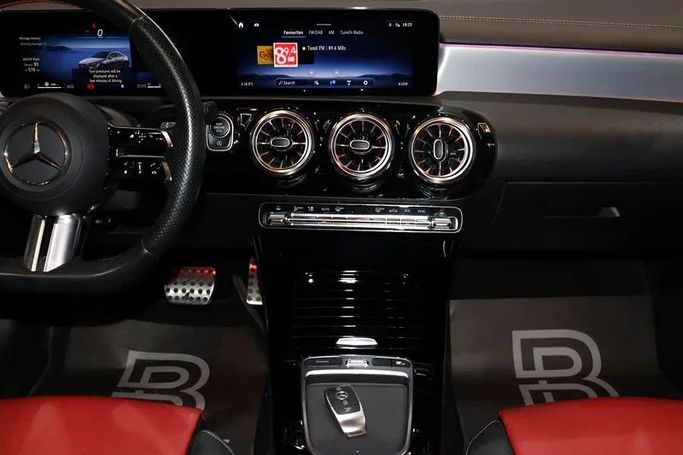 Подержанный Mercedes-Benz A-Class 200 IV (W177) Рестайлинг, 1.3 л, 2023 в Дубае от Billionaire Motors Серый цвет. GCC | AUTO.AE