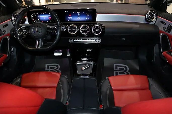 Подержанный Mercedes-Benz A-Class 200 IV (W177) Рестайлинг, 1.3 л, 2023 в Дубае от Billionaire Motors Белый цвет. GCC | AUTO.AE