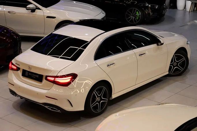 Подержанный Mercedes-Benz A-Class 200 IV (W177) Рестайлинг, 1.3 л, 2023 в Дубае от Billionaire Motors Белый цвет. GCC | AUTO.AE