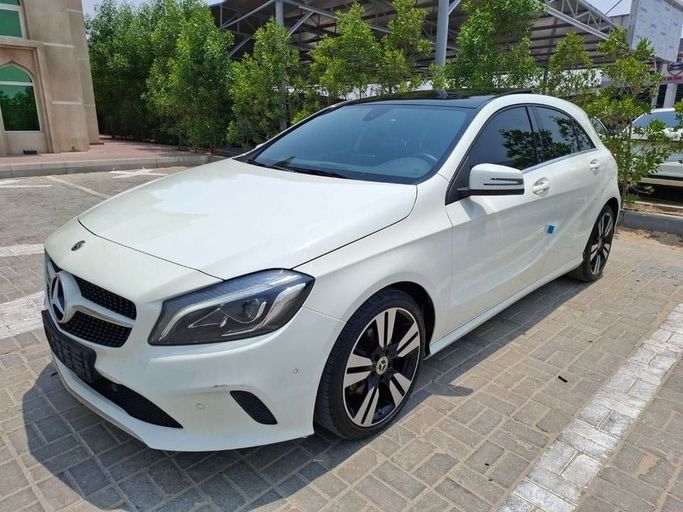 Подержанный Mercedes-Benz A-Class 200 IV (W177), 1.3 л, 2018 в Дубае от Barkat Alrahmen Motors Белый цвет. Корейская | AUTO.AE