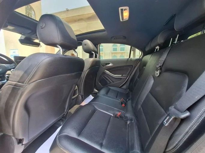 Подержанный Mercedes-Benz A-Class 200 IV (W177), 1.3 л, 2018 в Дубае от Barkat Alrahmen Motors Белый цвет. Корейская | AUTO.AE