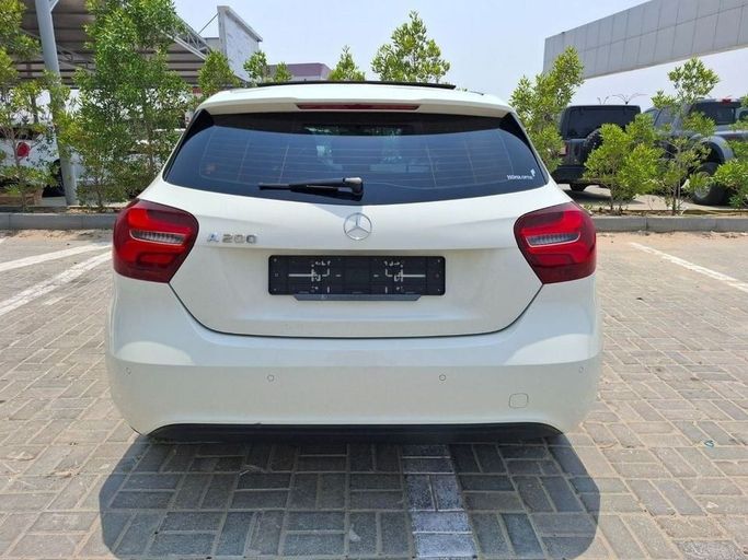 Подержанный Mercedes-Benz A-Class 200 IV (W177), 1.3 л, 2018 в Дубае от Barkat Alrahmen Motors Белый цвет. Корейская | AUTO.AE